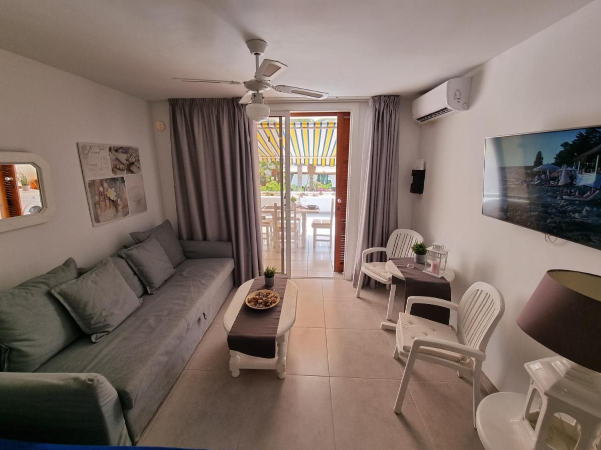 Studio No 2 Just 100 To Beach And Sea, Large Terrace, Heated Pool, Wifi, Aircondition For A Fee Плая-де-лас-Америкас Экстерьер фото